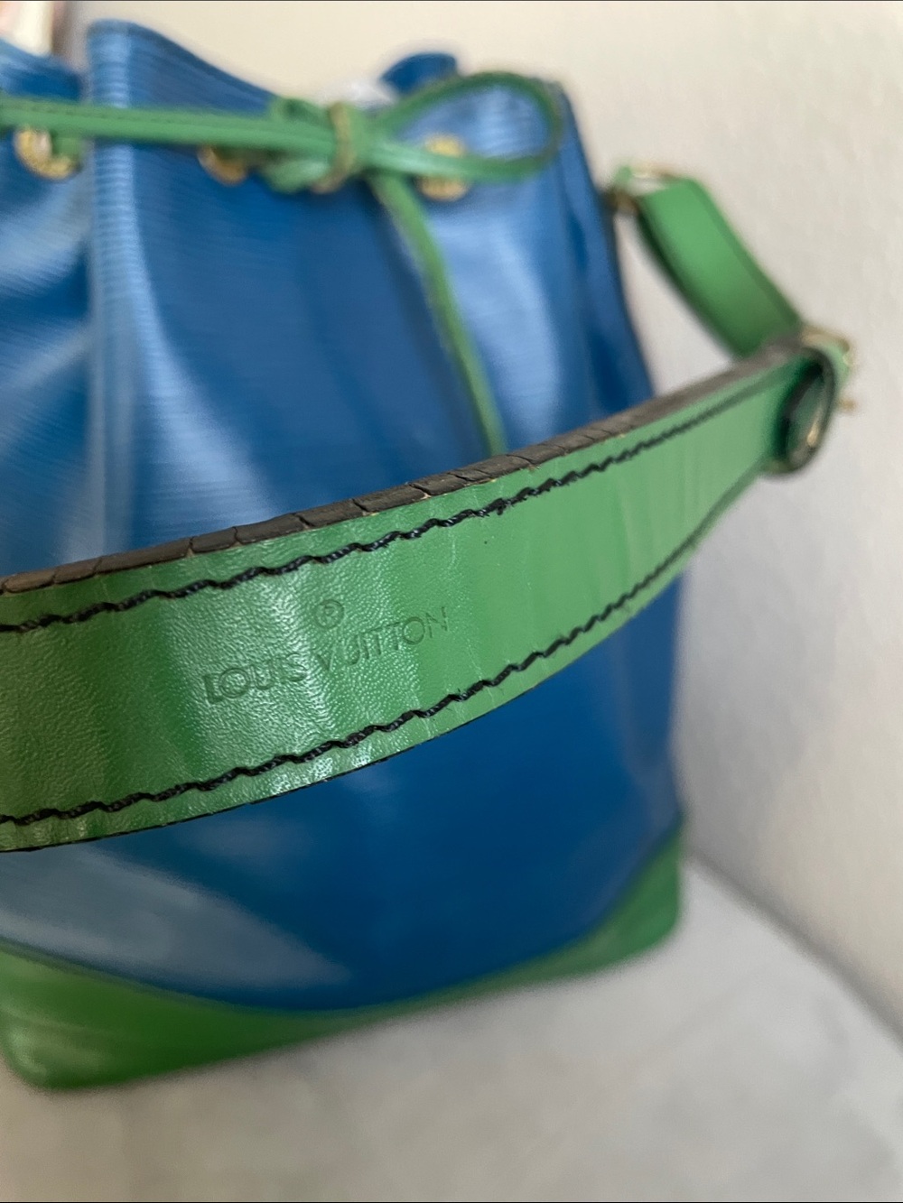Louis Vuitton Blue and Green Epi Leather Drawstring Shoulder Bag - Picture 8 of 11